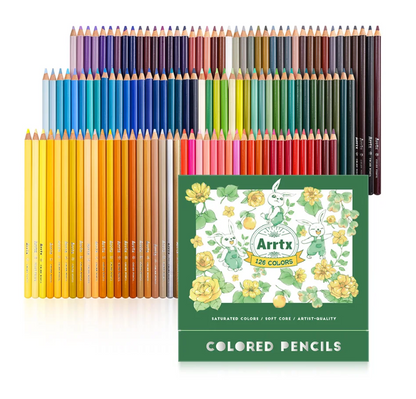 Les 126 crayons de couleur Arrtx disposés en éventail devant leur coffret-présentoir